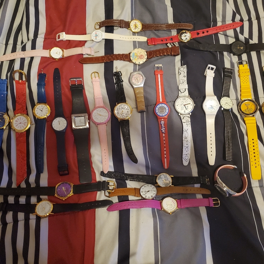 26 Unisex Not Tested Pre-Owned Watches Bundle